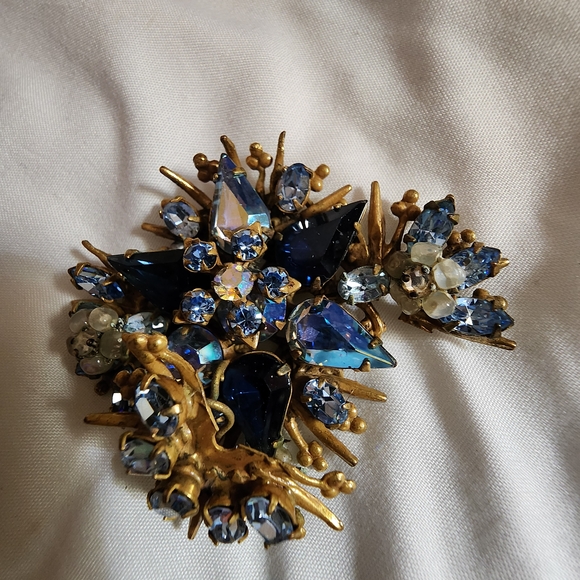 Vintage-Inspired Blue and Gold Crystal Brooch
